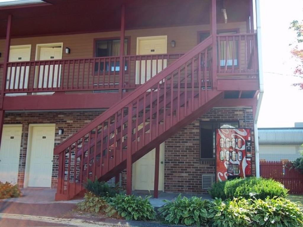 Naugatuck Motor Lodge Экстерьер фото